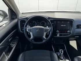 Mitsubishi Outlander (2021) thumbnail 21