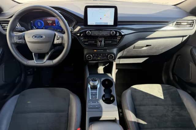 Ford Kuga (2023) thumbnail 2