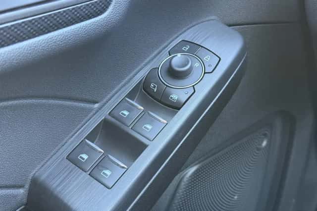 Ford Kuga (2023) thumbnail 15