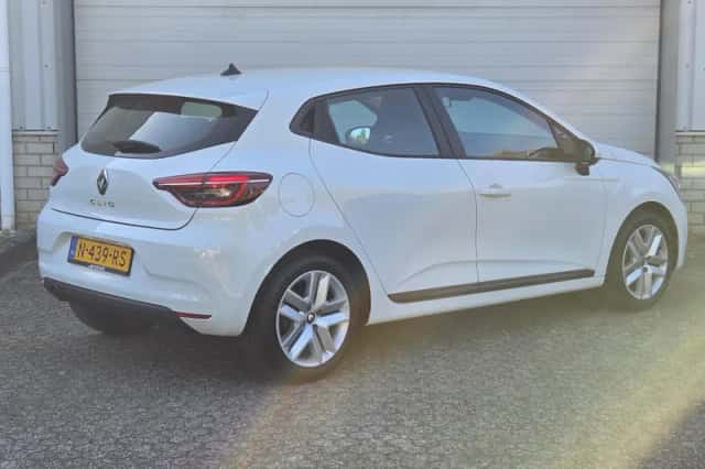 Renault Clio (2022) thumbnail 3