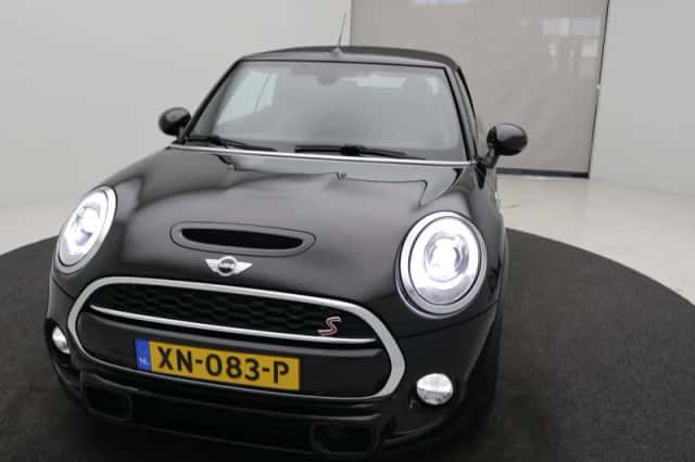 MINI Cabrio (2018) thumbnail 32