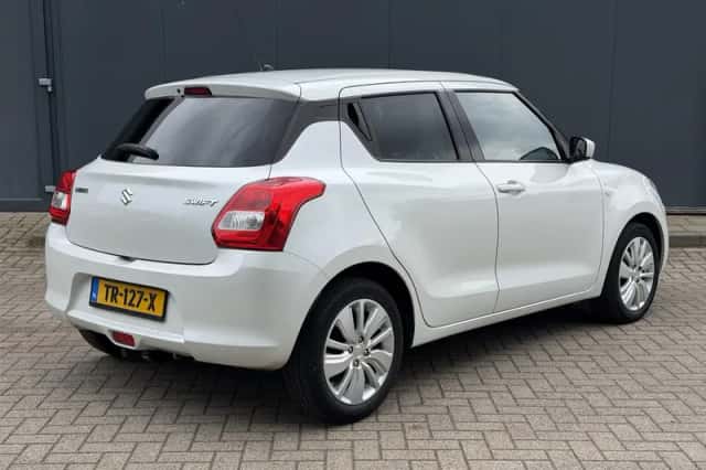 Suzuki Swift (2018) thumbnail 3