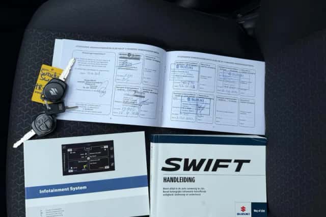 Suzuki Swift (2018) thumbnail 5