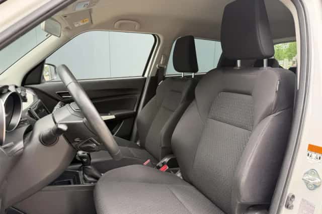 Suzuki Swift (2018) thumbnail 6