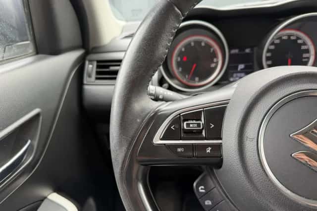 Suzuki Swift (2018) thumbnail 10