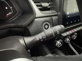 Renault Captur (2023) thumbnail 38