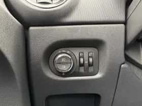 Opel Corsa (2012) thumbnail 18