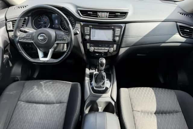 Nissan X-Trail (2019) thumbnail 2