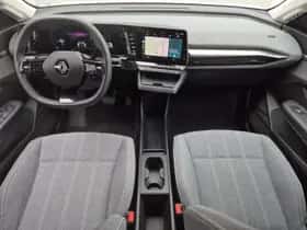 Renault Mégane E-Tech (2022) thumbnail 5