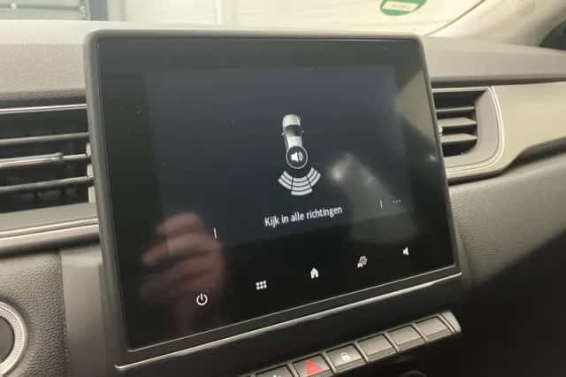 Renault Captur (2021) thumbnail 15