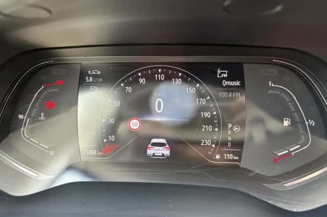 Renault Captur (2020) thumbnail 23