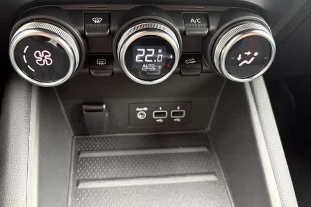 Renault Captur (2023) thumbnail 15