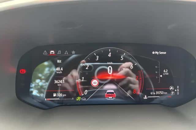 Renault Captur (2023) thumbnail 23