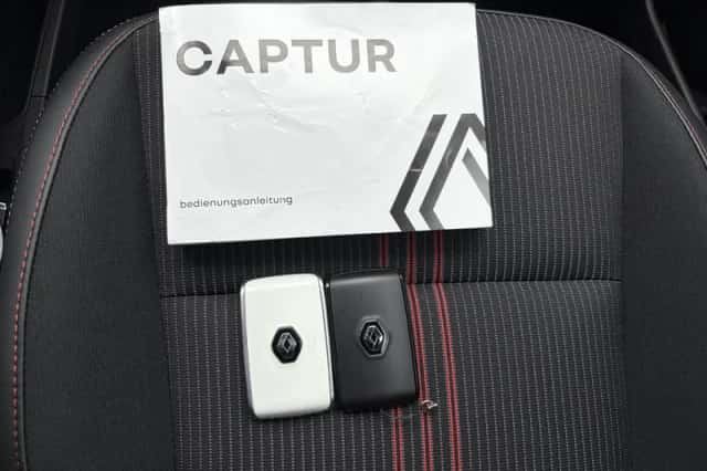 Renault Captur (2023) thumbnail 7