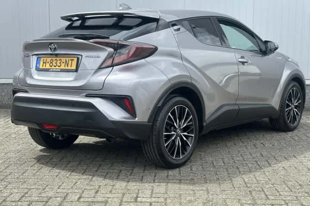 Toyota C-HR (2020) thumbnail 3