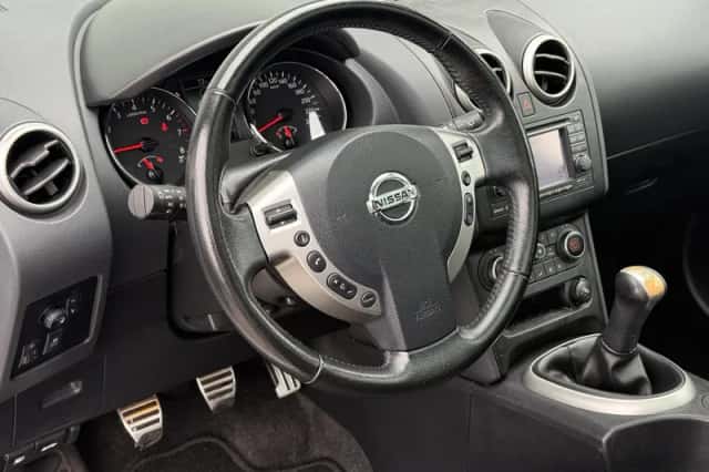 Nissan Qashqai (2011) thumbnail 15