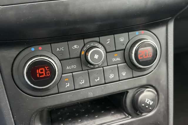 Nissan Qashqai (2011) thumbnail 16