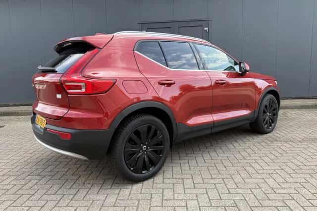 Volvo XC40 (2023) thumbnail 3