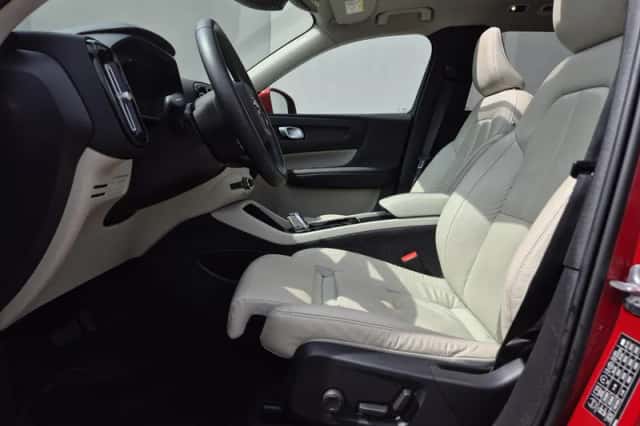 Volvo XC40 (2023) thumbnail 6