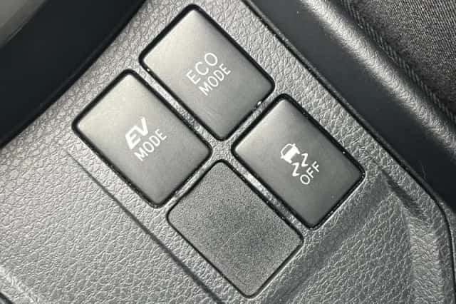 Toyota Yaris (2016) thumbnail 38