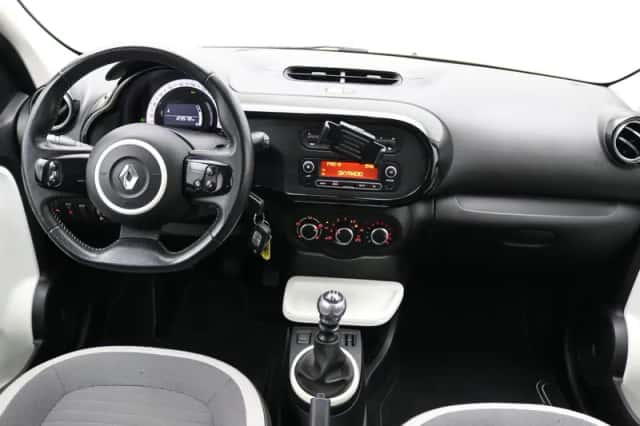 Renault Twingo (2015) thumbnail 2