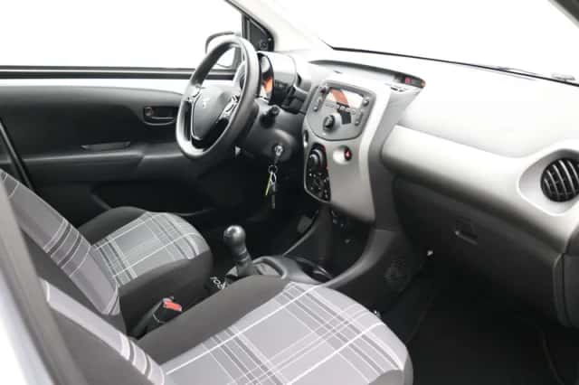 Peugeot 108 (2017) thumbnail 38