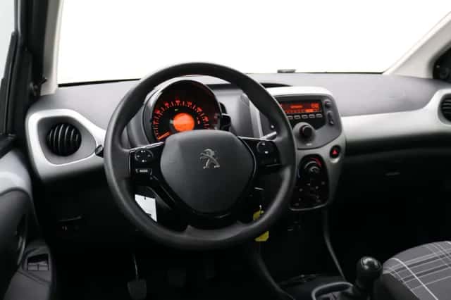 Peugeot 108 (2017) thumbnail 9