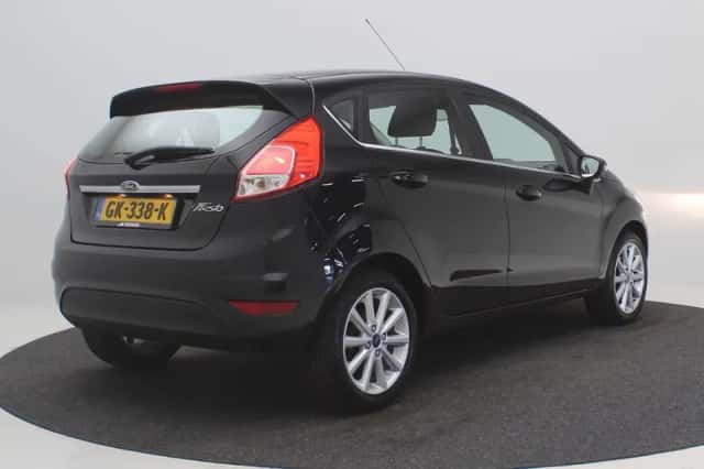 Ford Fiesta (2015) thumbnail 3