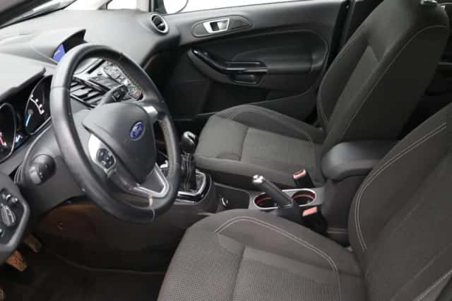 Ford Fiesta (2015) thumbnail 4