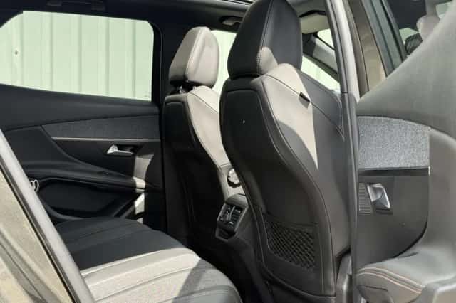 Peugeot 3008 (2018) thumbnail 5