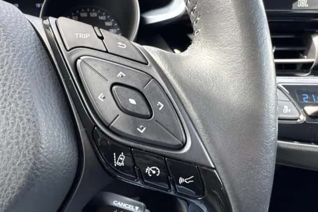 Toyota C-HR (2021) thumbnail 11