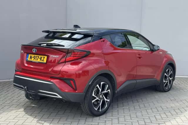 Toyota C-HR (2021) thumbnail 3