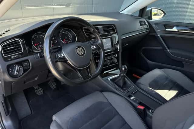 Volkswagen Golf (2014) thumbnail 38