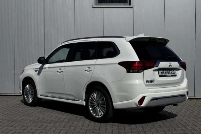 Mitsubishi Outlander (2021) thumbnail 15