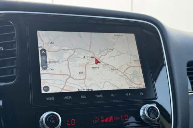 Mitsubishi Outlander (2021) thumbnail 4