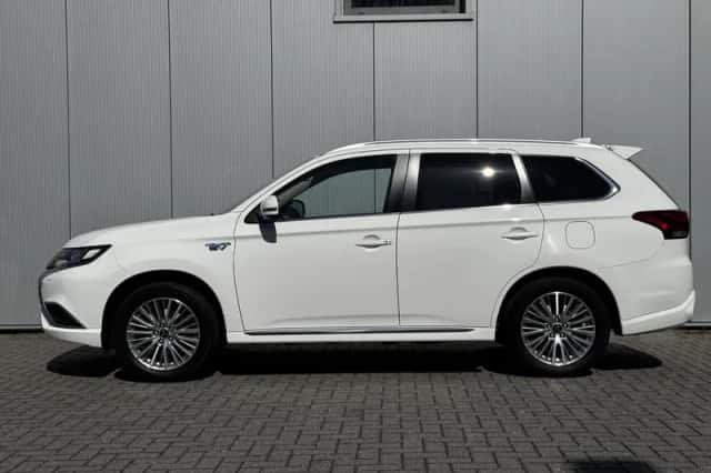 Mitsubishi Outlander (2021) thumbnail 7
