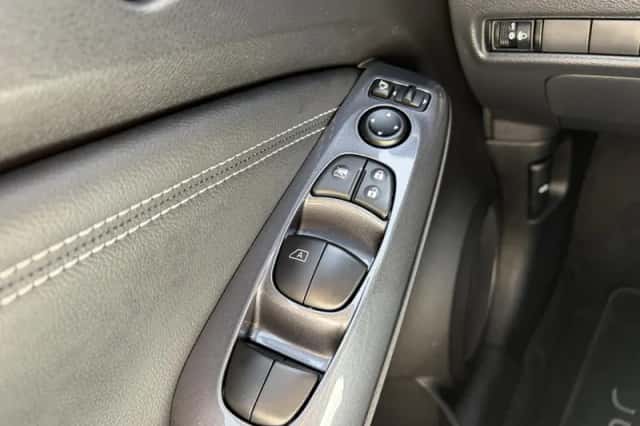 Nissan Juke (2023) thumbnail 12