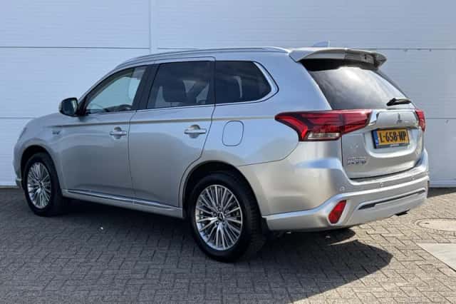Mitsubishi Outlander (2021) thumbnail 18