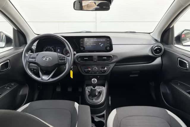 Hyundai i10 (2023) thumbnail 2