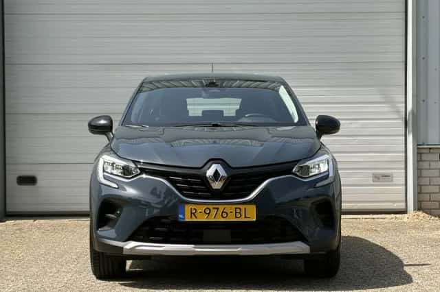 Renault Captur (2022) thumbnail 25