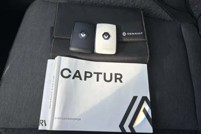 Renault Captur (2022) thumbnail 7