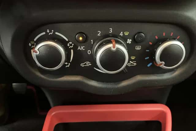 Renault Twingo (2016) thumbnail 11