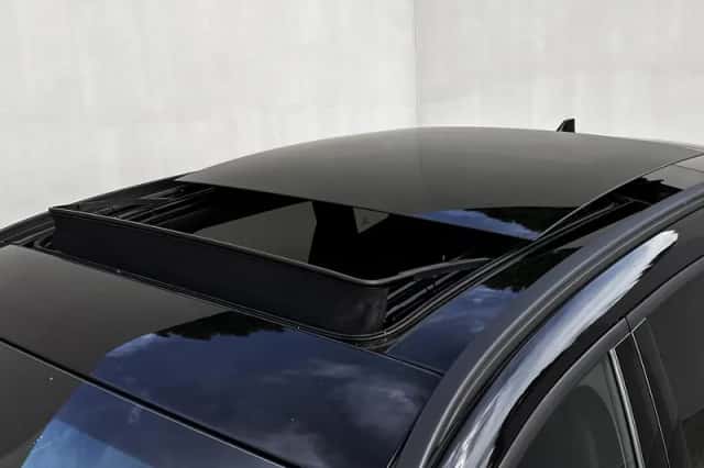 Ford Kuga (2023) thumbnail 4
