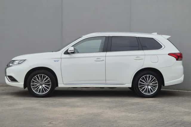 Mitsubishi Outlander (2021) thumbnail 11
