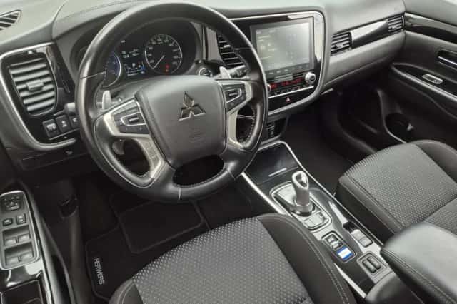Mitsubishi Outlander (2021) thumbnail 15