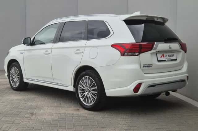 Mitsubishi Outlander (2021) thumbnail 16