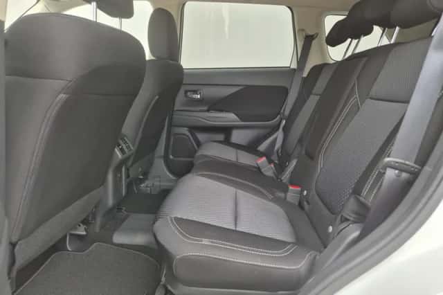 Mitsubishi Outlander (2021) thumbnail 10