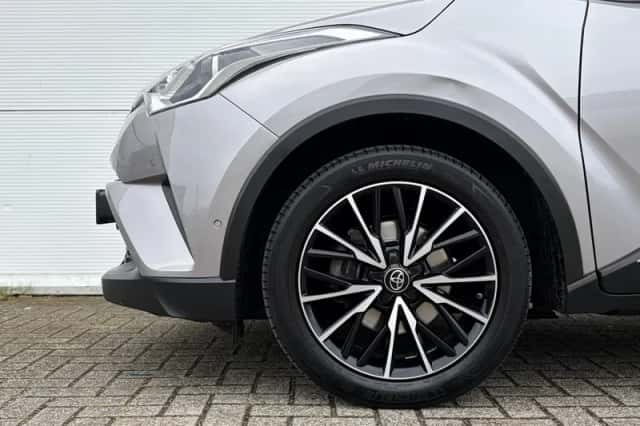 Toyota C-HR (2016) thumbnail 17