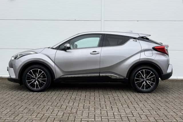 Toyota C-HR (2016) thumbnail 9