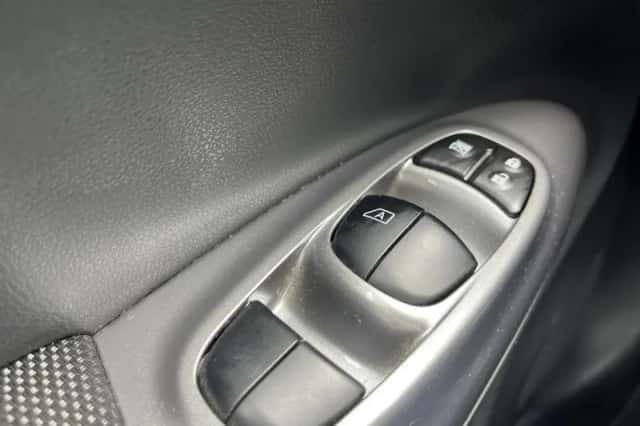 Nissan Juke (2011) thumbnail 13